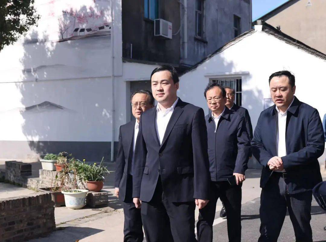 会前,程松一行先后来到阳山镇桃园村,惠山高新区(洛社镇)杨市社区,实