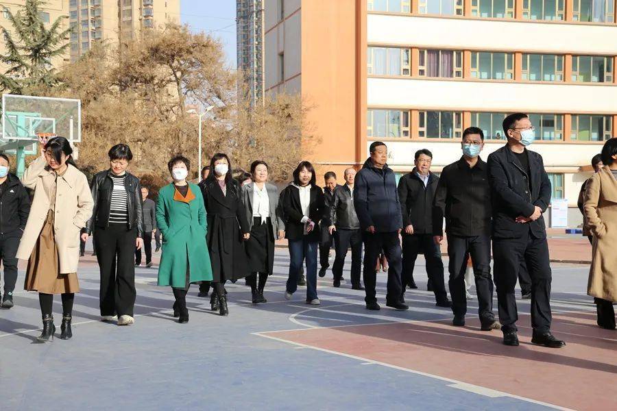 此次交流活动由兰州市教科所和兰化一中共同承办,兰州市李晓钟金城名