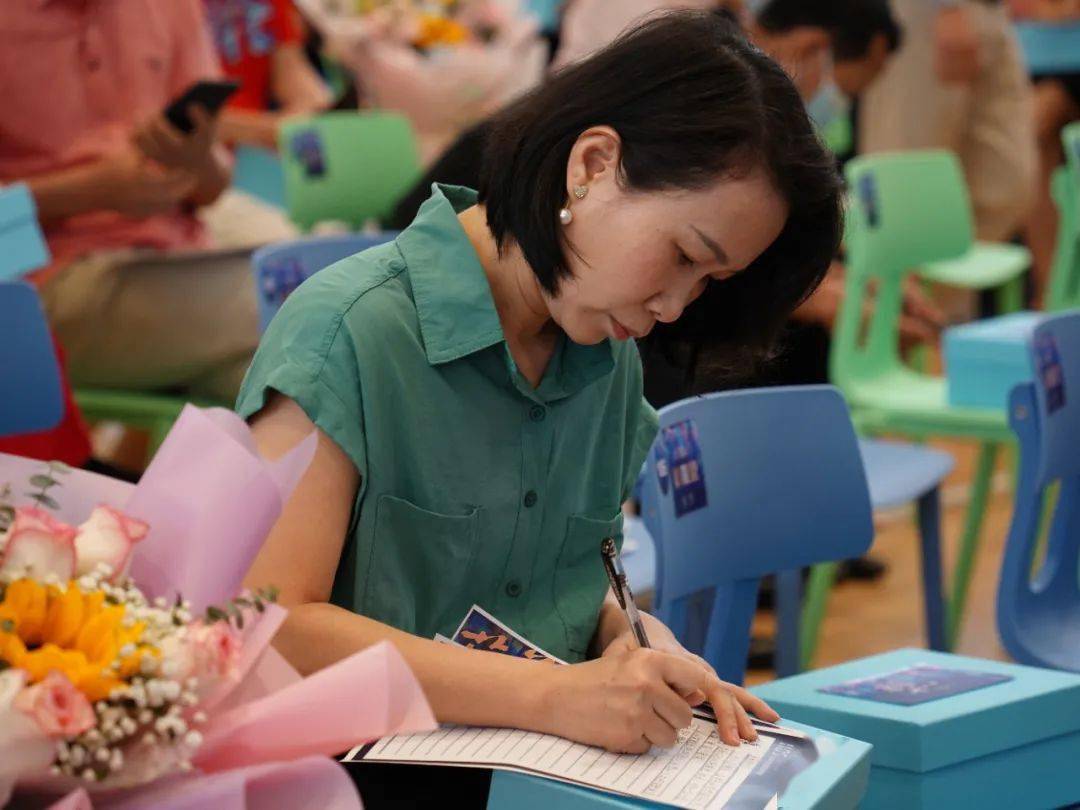 東莞這間學校舉行成人禮,美得就像童話!_海德_成人門_青年