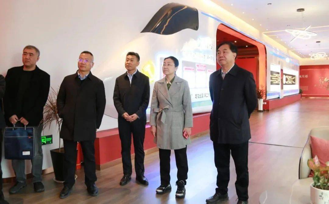 6调研组一行陪同调研相关部门,区属企业负责人晋城开发区党工委副书记