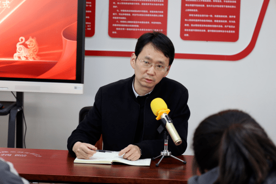 在启动仪式上,隆昌一中党委书记,校长方定围绕高中语文学科教研工作作