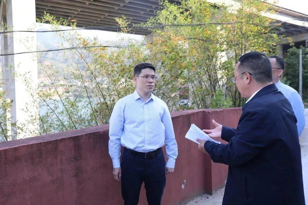 县长陈金友带队开展"河长日"巡河活动_防治_问题_责任