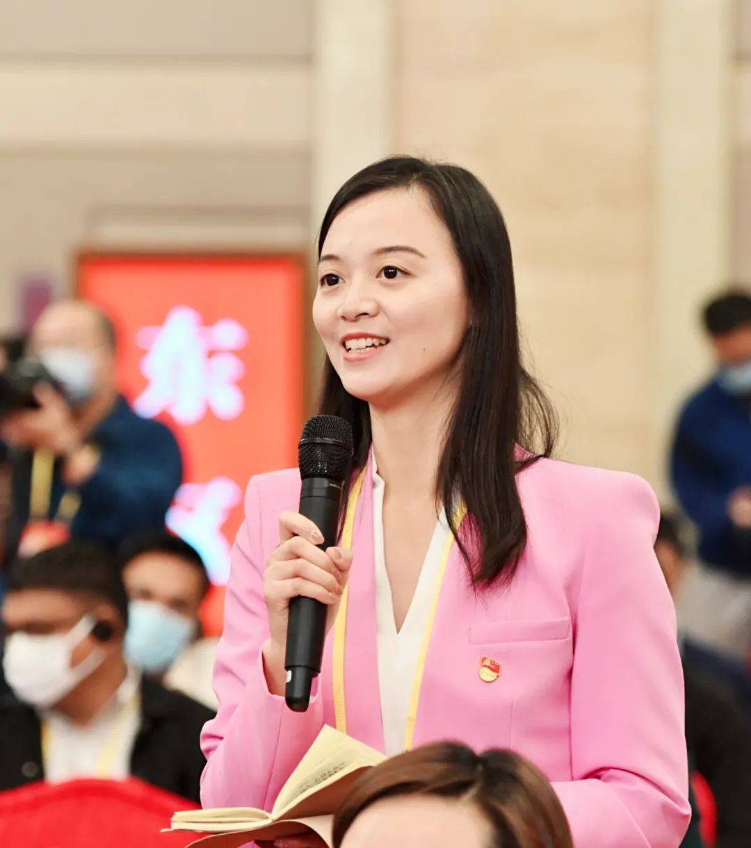 "拦部姐""清雅姐"分享记者上会经验,都是"干货与心机"_赵倩_刘彤_两会