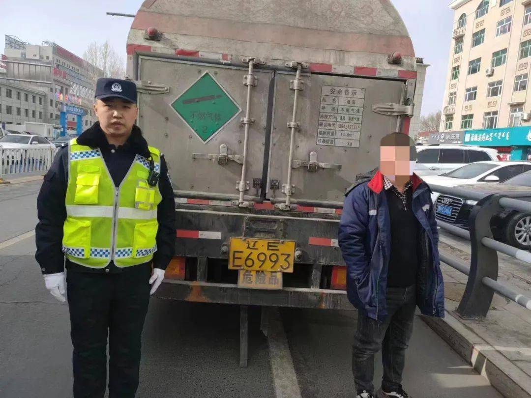 【危险】危化品运输车押运员资质不全,这怎么行?_进行_人员_道路