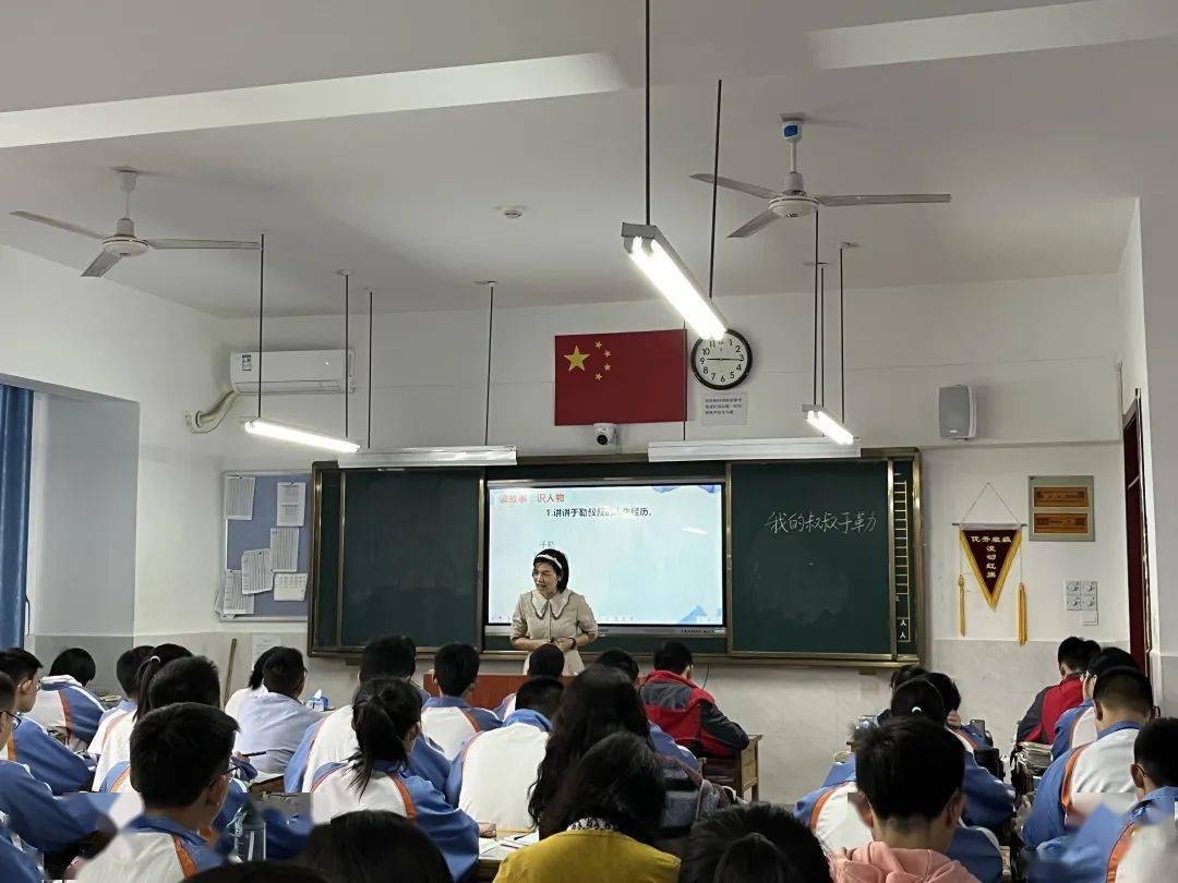 宜昌市长江中学初中部邓菊英老师,枝江市安福寺中学向维为老师,分别