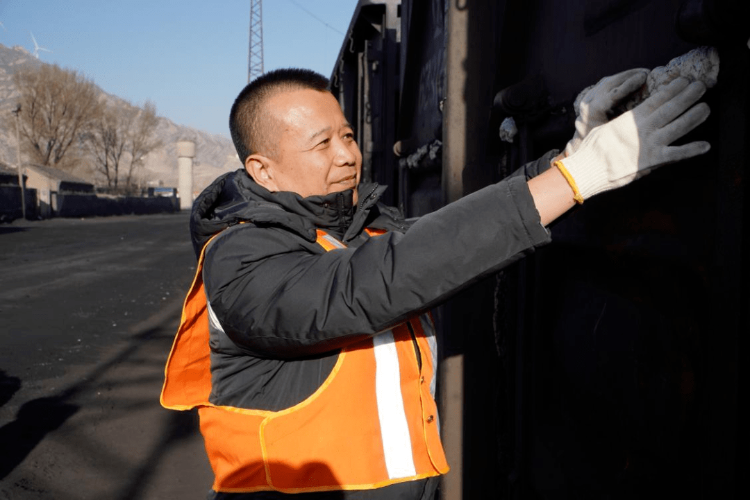 扎根煤炭运输最前线,做货装安全护航人 | 新时代"