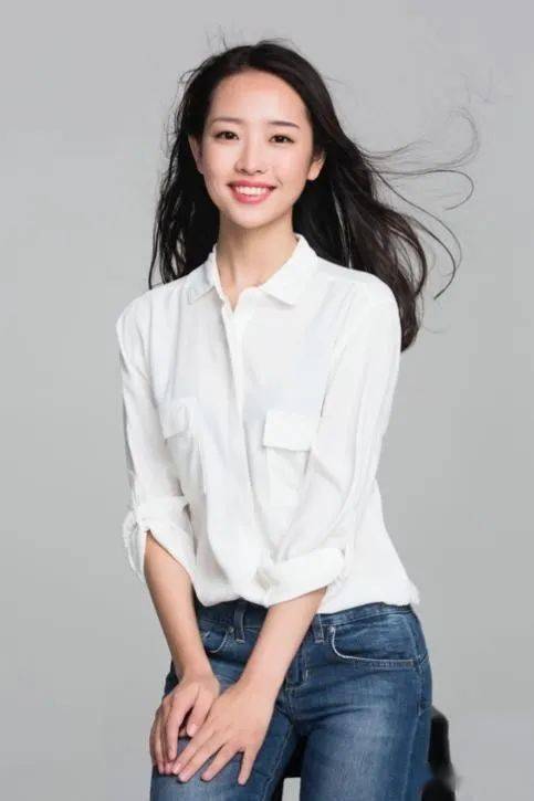 主持人:朱英瑞(广州广播电视台)节目单(1)序曲:又