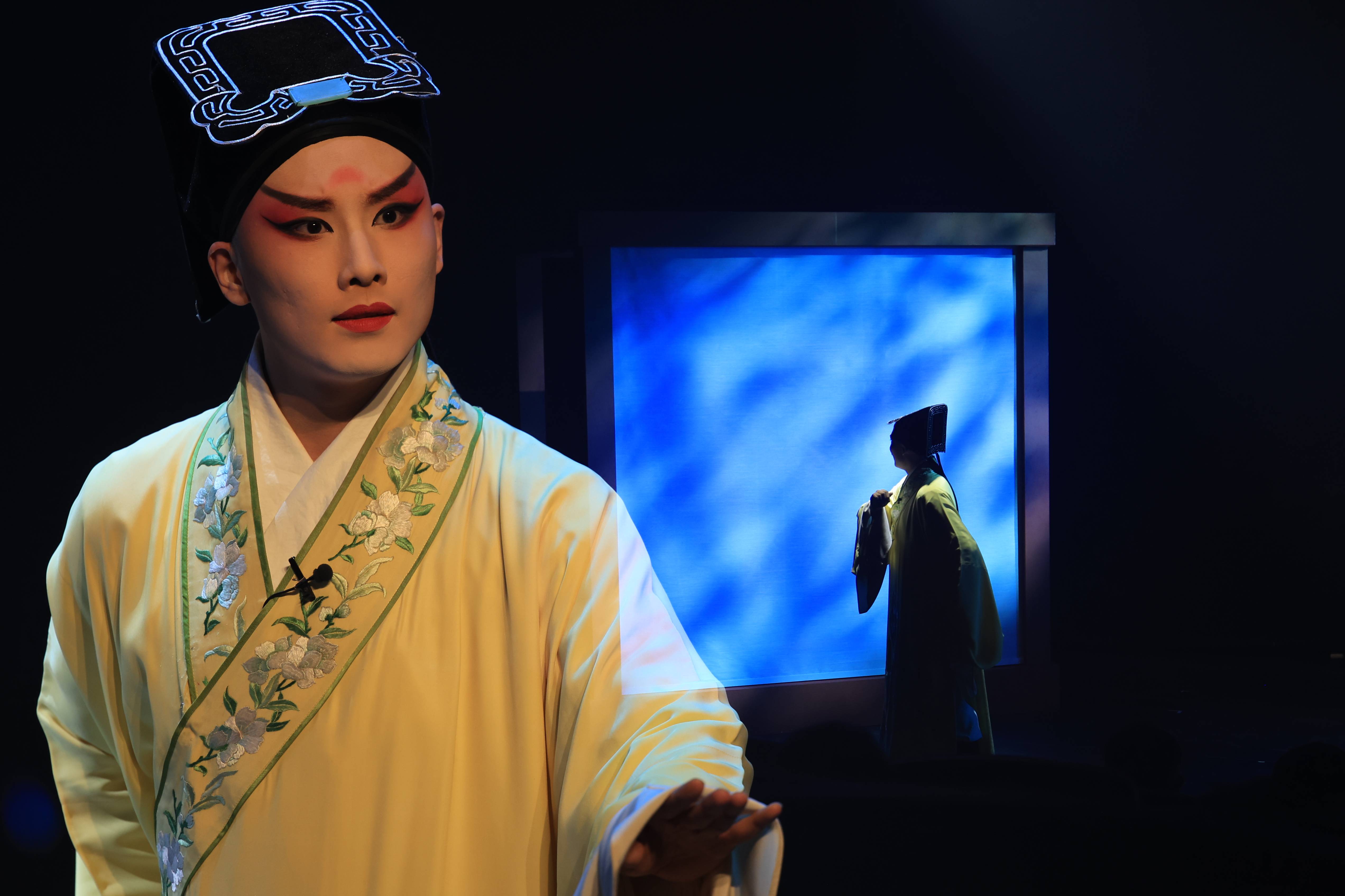 小剧场|昆剧《千年一叹》首演:荒诞笔法演绎金圣叹的醉梦人生_人物_舞台_周琰