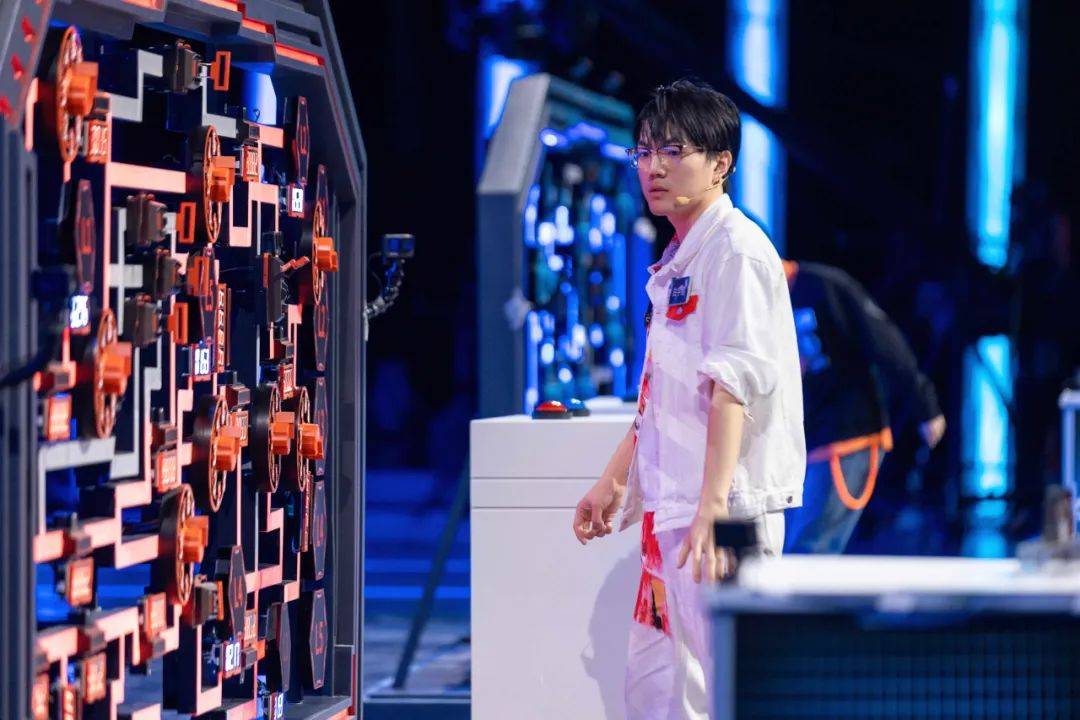 太原小伙儿白宇鹏卫冕《最强大脑》第十季脑王并荣膺"中国队长"_节目