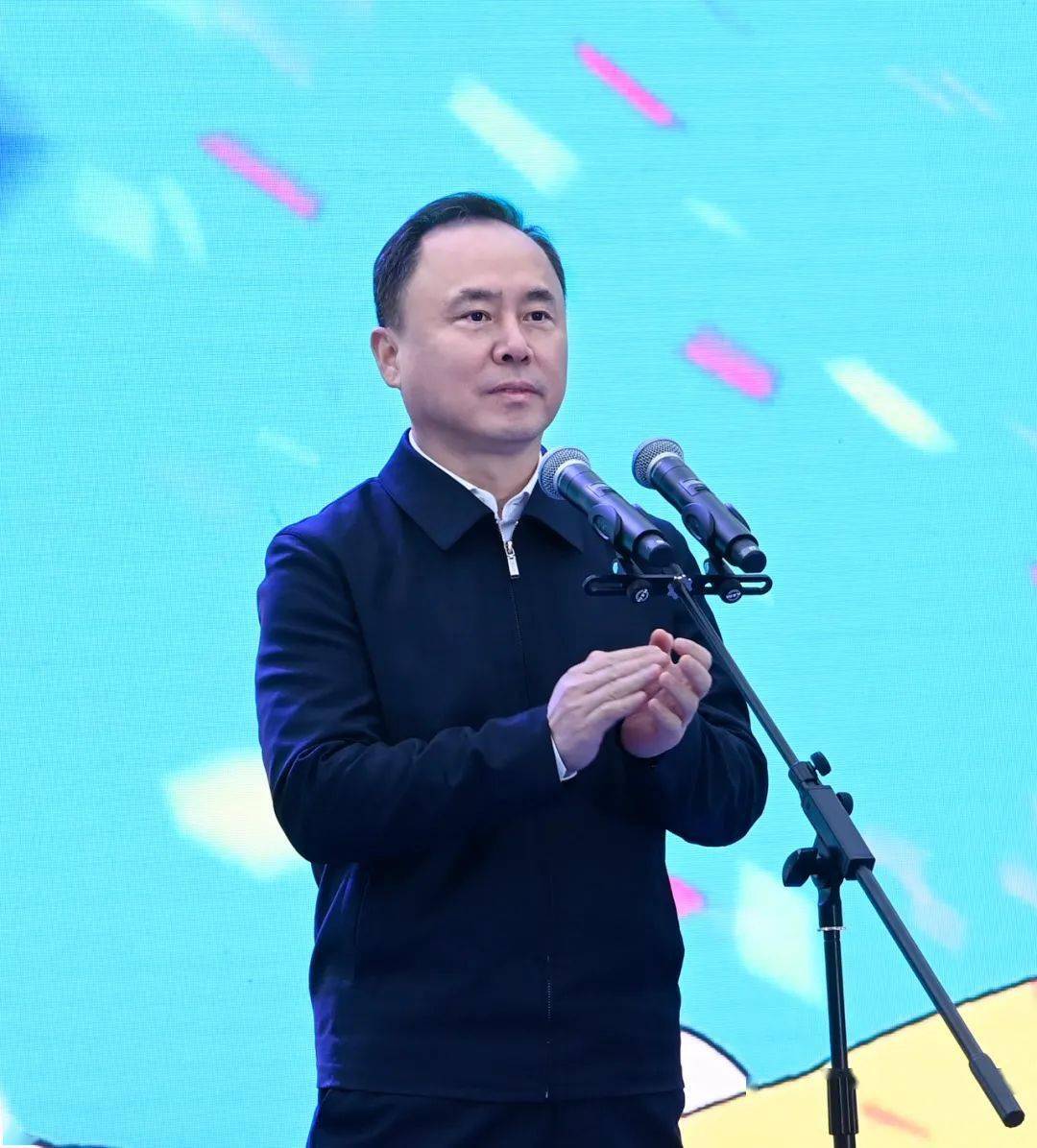 市委书记宋乐伟宣布活动启动,市委常委,秘书长王先正,副市长吴卫东等