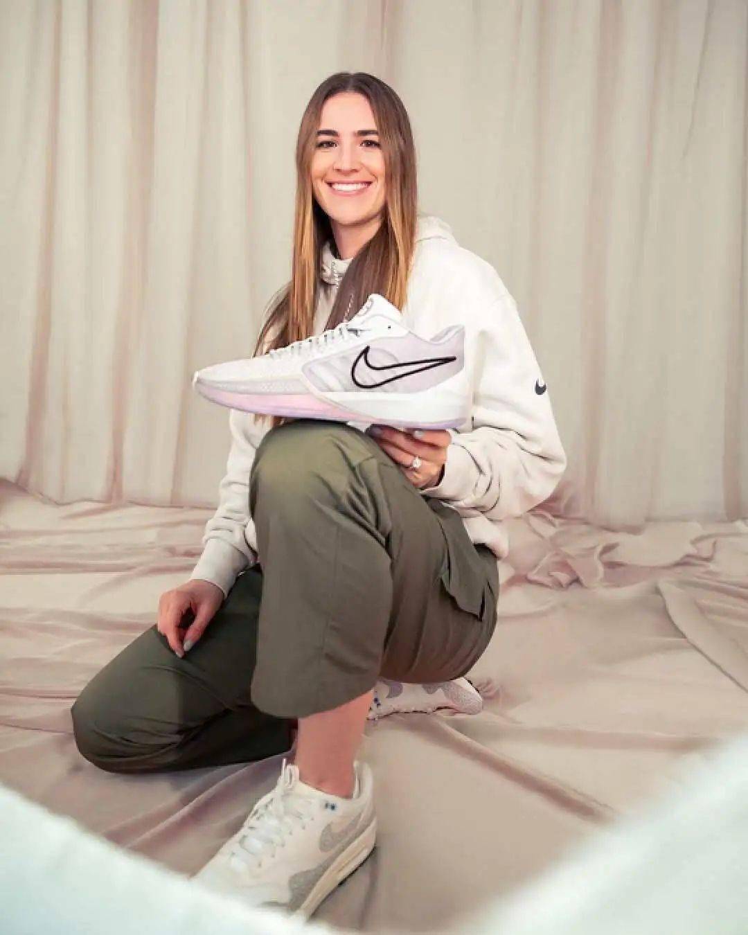 今天nike为效力于纽约自由人的wnba球员sabrina ionescu(萨布丽娜·约