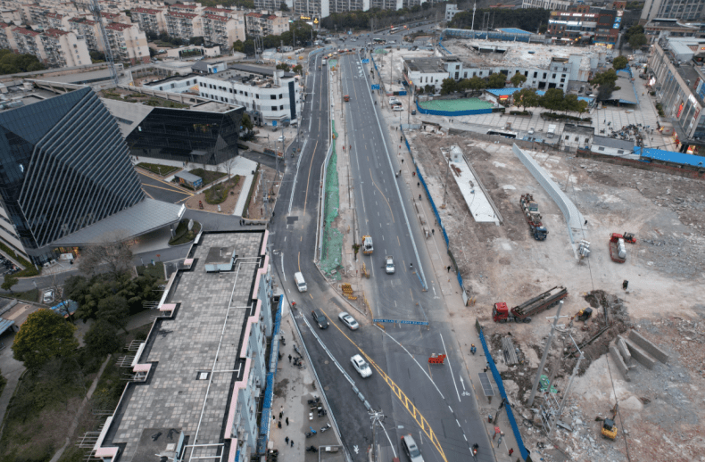 21号线广兰路站开始主体基坑开挖