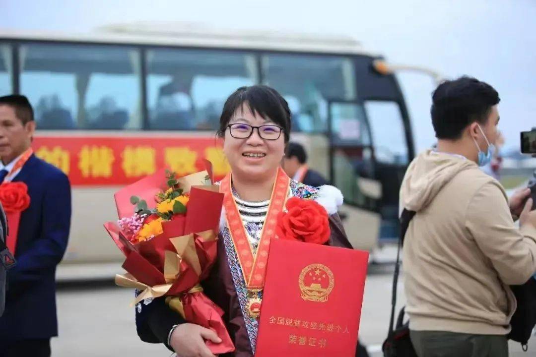 感动中国2022年度十大人物 | 杨宁_销售_农副产品_大学生