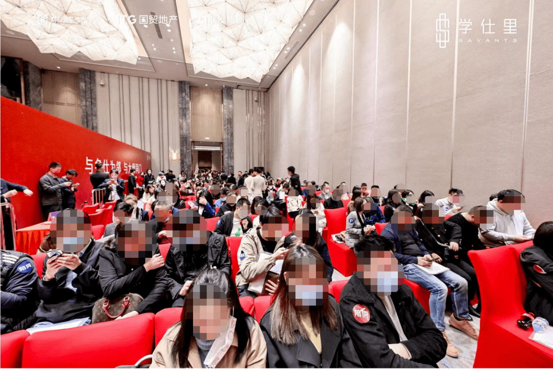 深夜突发!刚刚厦门1500万+豪宅开盘再遭疯抢!现场挤满了有钱人!_楼市_市场_城市