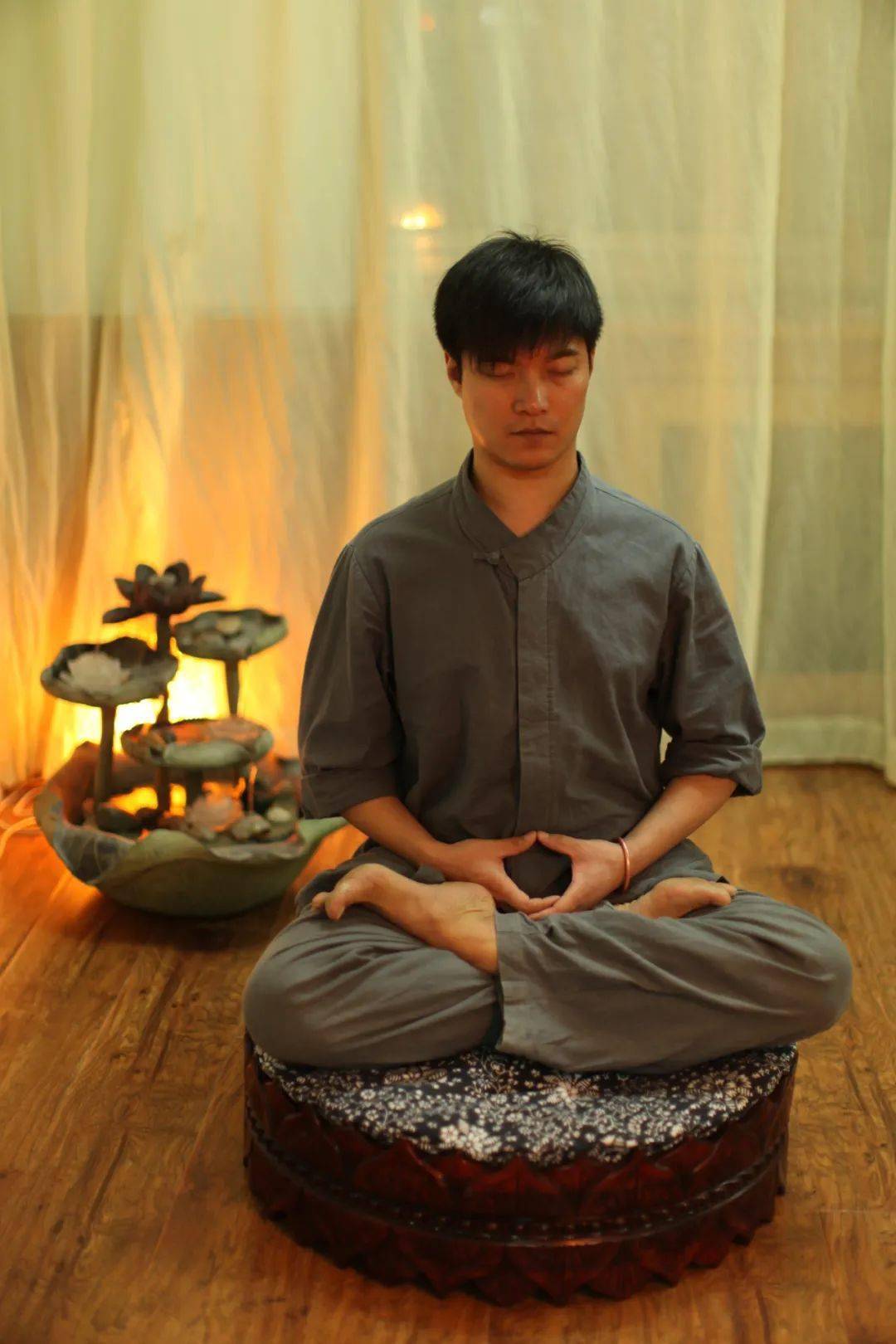 迷罗老师特别推荐大家,利用午休的时间来禅坐一会.