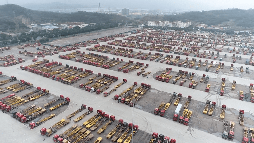 宁波北仑区的长胜物流基地,是当地规模最大的堆场之一,附近还分布着