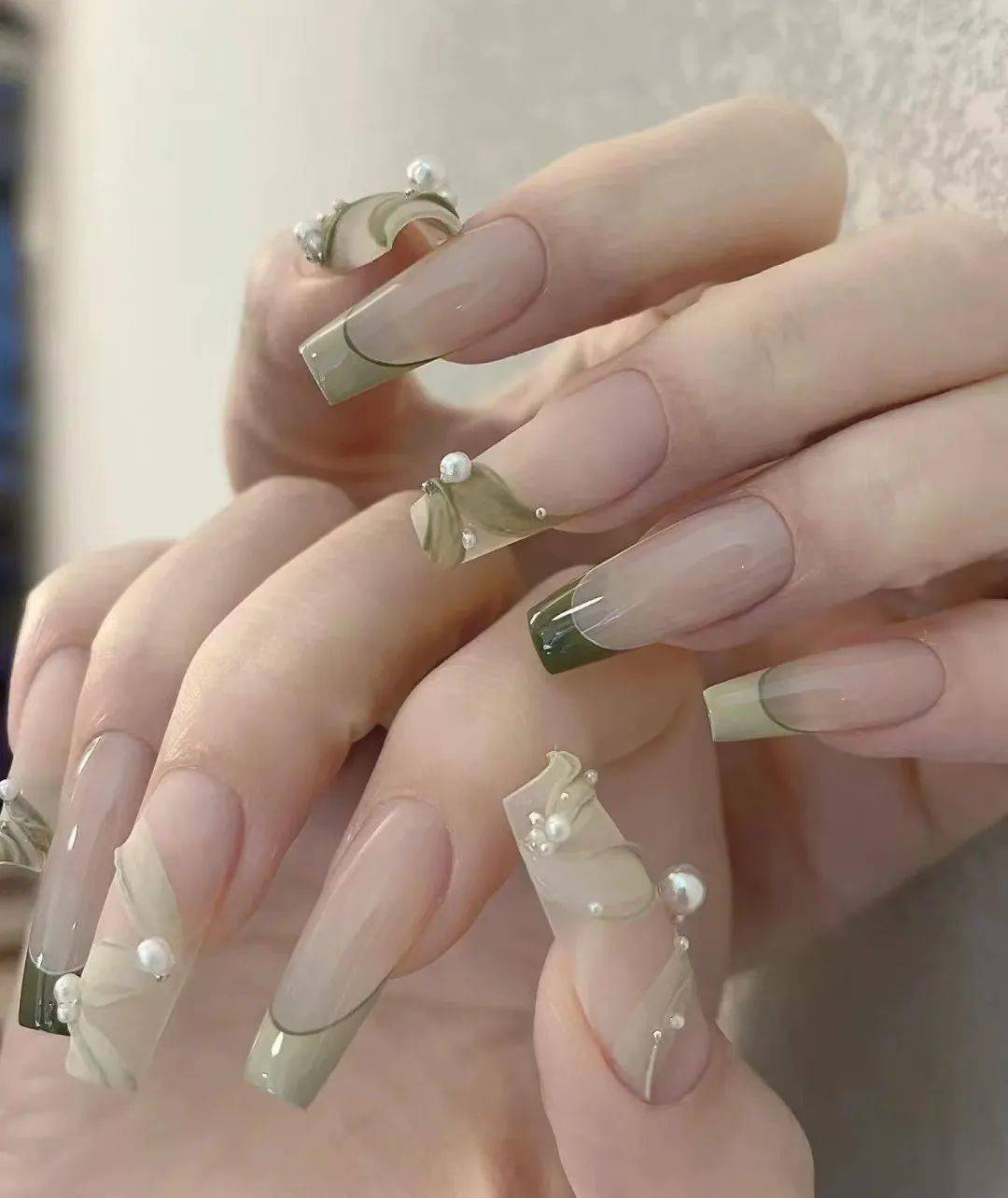 芭蕾风又出圈!下一个爆款不会是它吧?_美甲_造型_时尚