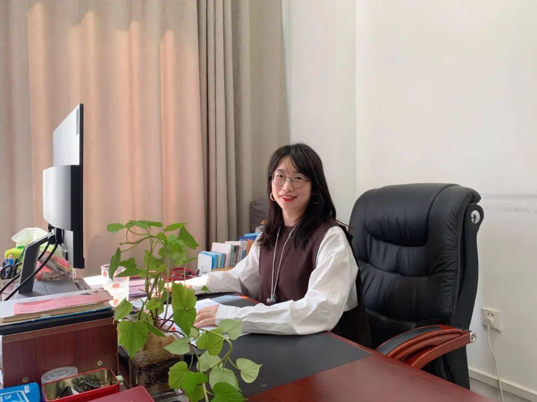 心理健康中心副主任陶莎莎和图书馆副研究馆员马玉敏_工作_教育_教学