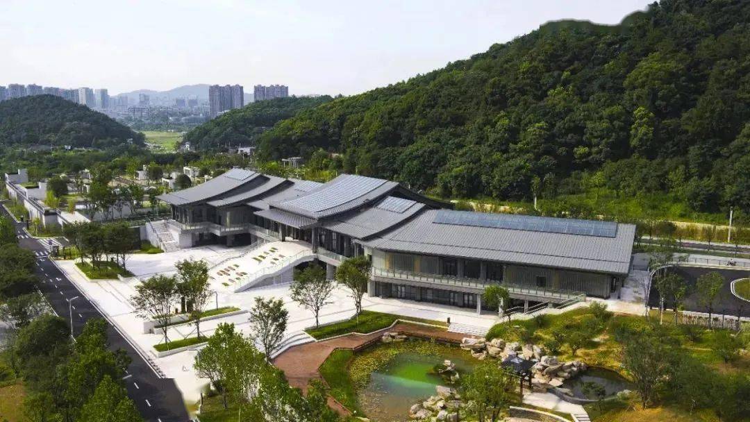 岳麓山西大门有何与众不同的美?