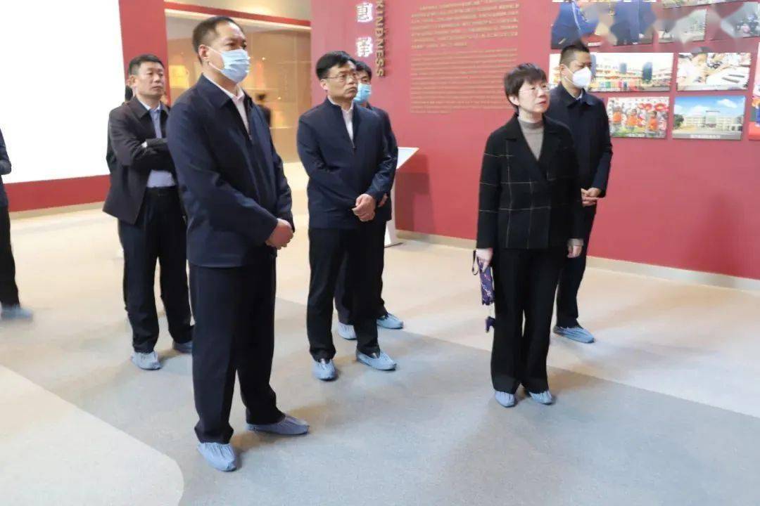 梁建一行还参观了铝谷科技展览馆,张士平纪念馆,山东宏儒纺织有限公司