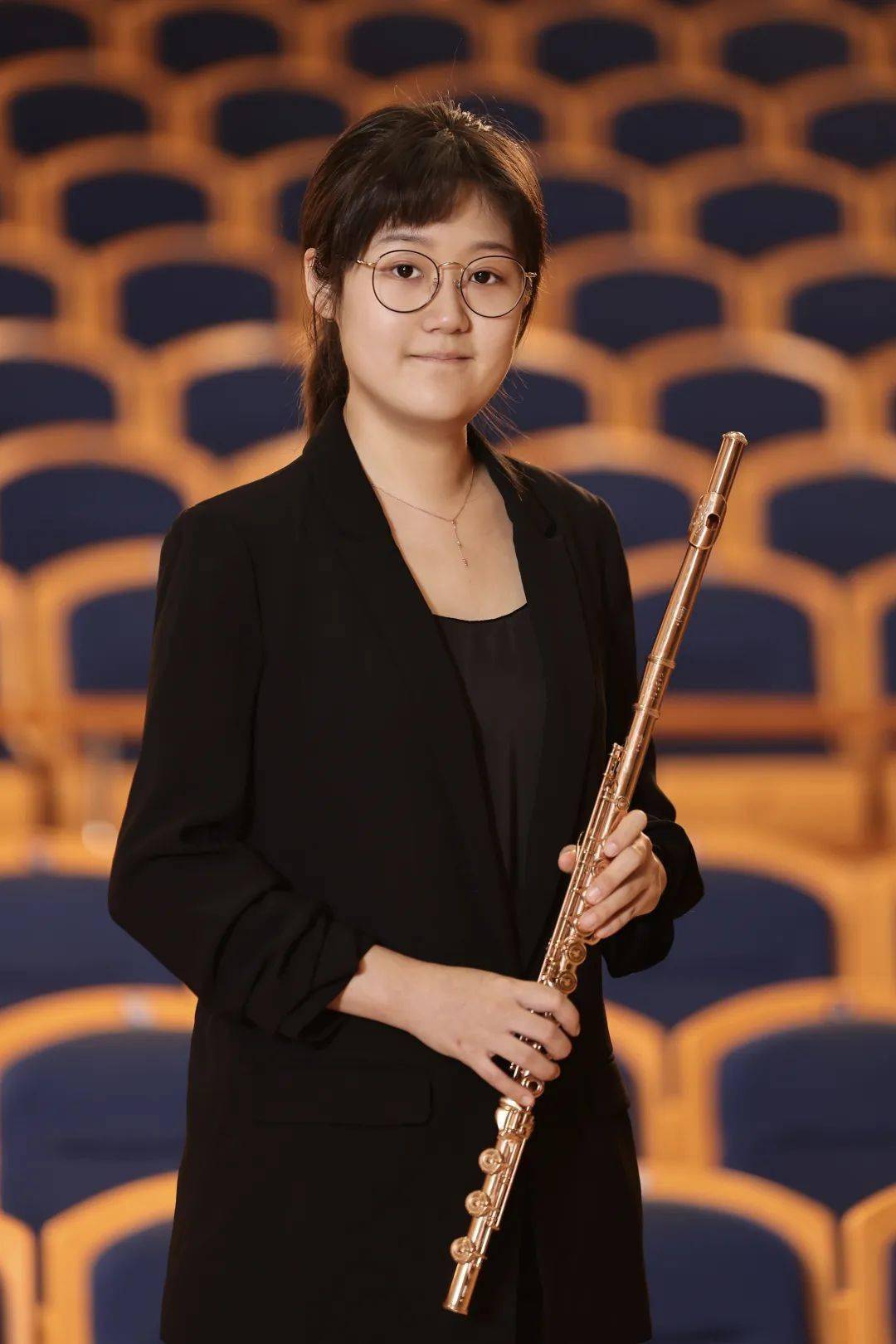 中国交响乐团长笛演奏员12岁时考入北京戏曲艺术职业学院跟随扈斌斌
