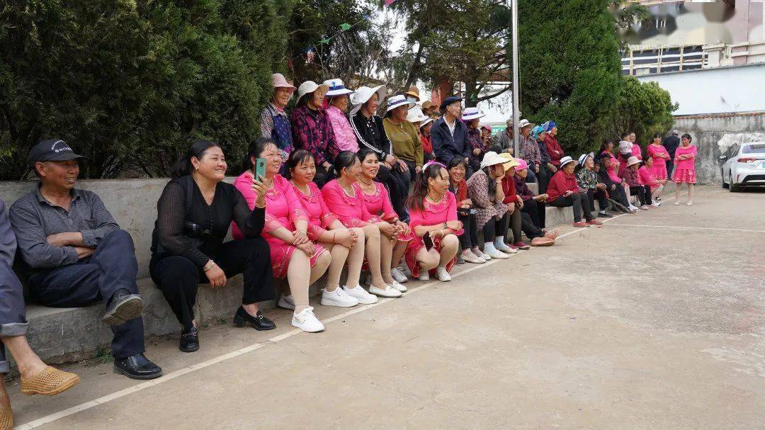 师宗县2023年"戏曲进乡村进校园"文化惠民巡演走进漾月,葵山,龙庆