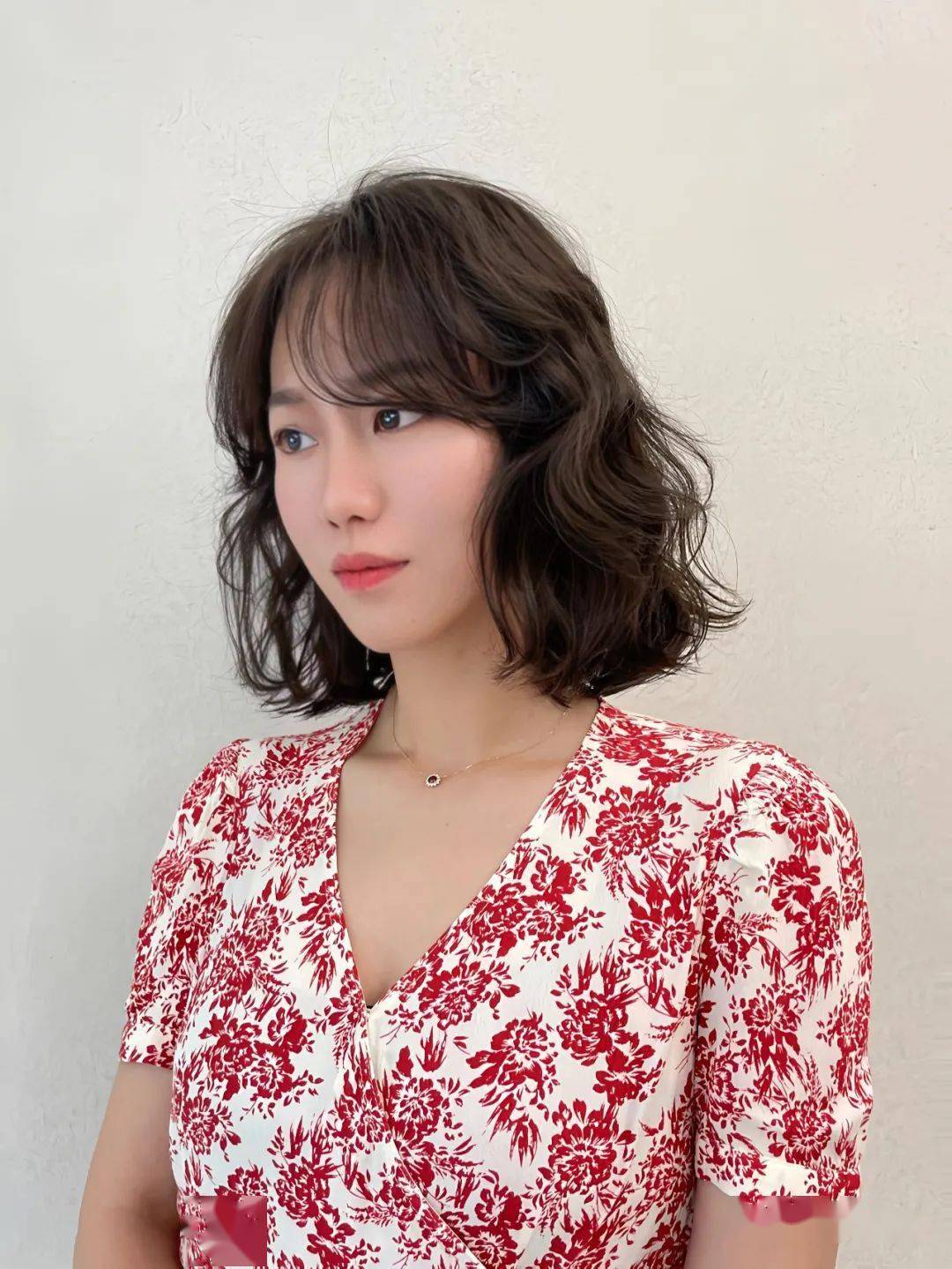 "短发烫个卷"2023超显气质超流行,这么好看你还不烫?_发型_中国_形象