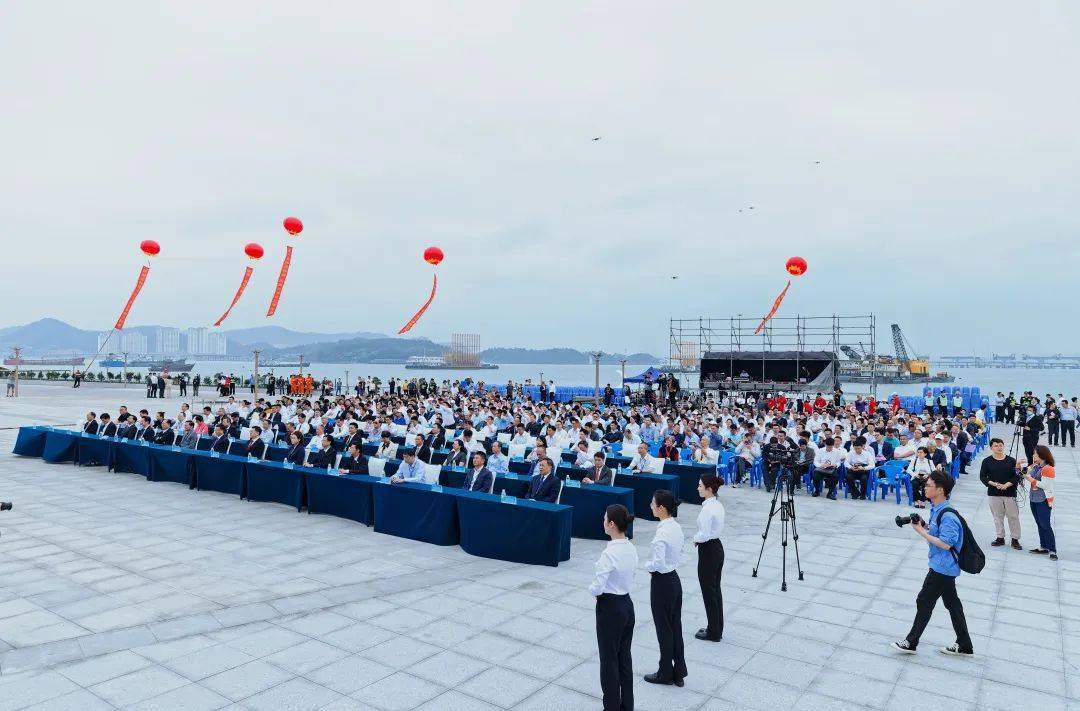 建設啟動儀式暨北部灣(防城港)海上觀光遊首航儀式在防城港碼頭舉行