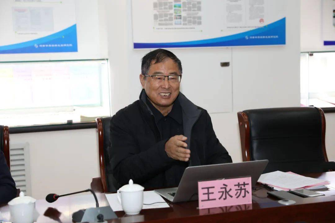 研讨会上,巩义市竹林镇党委书记杜万里同志介绍了竹林镇经济社会发展