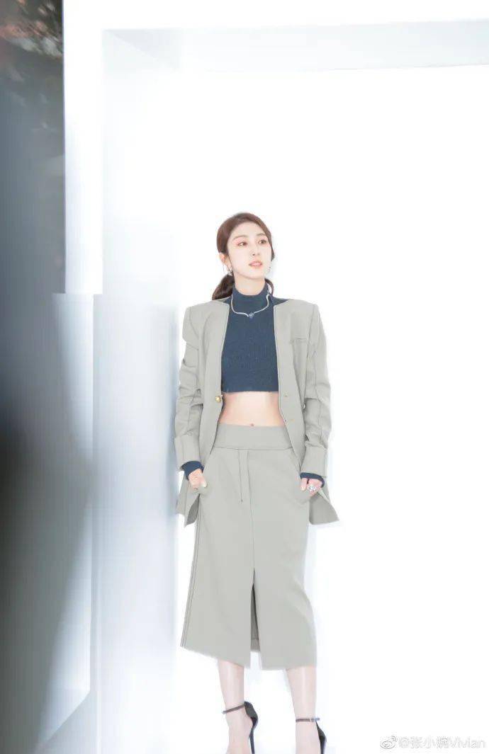 图片来源于:张小婉微博喜剧大赛的张小婉受邀参加芭莎智美女性线下