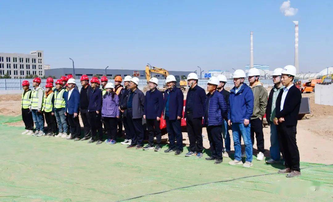 忻州光伏产业园区项目钢结构首吊成功