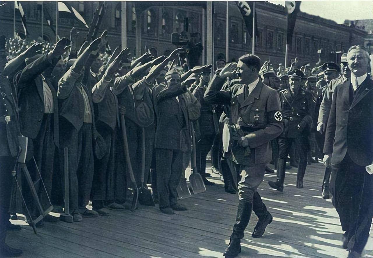 反纳粹者,他常和朋友们一起感慨,说这次进攻波兰的行动将会把德国推上