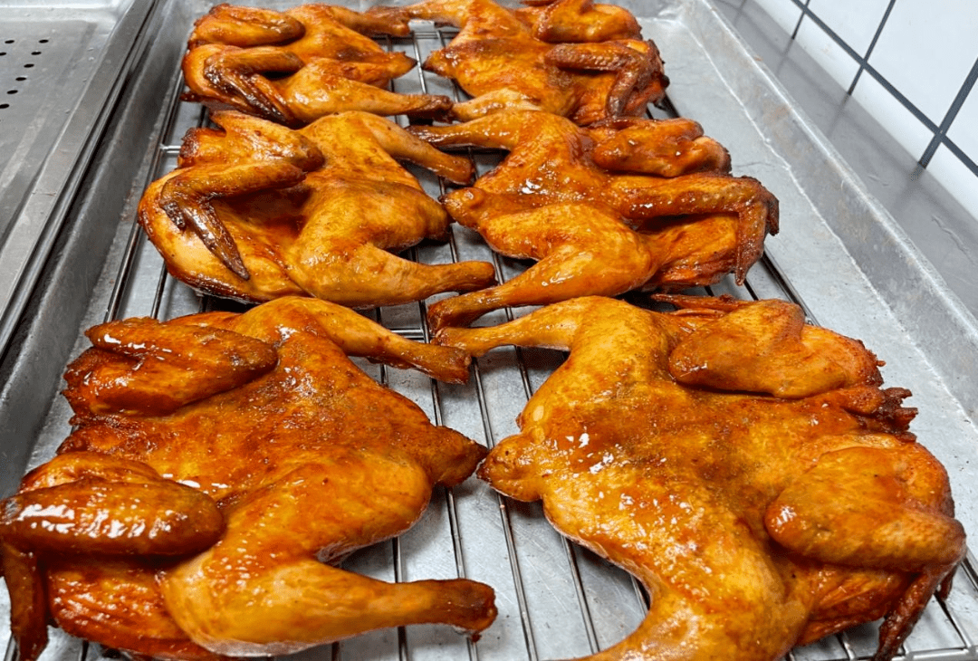 钦州非遗 | 油而不腻 质嫩爽口——蜜汁烤全鸡制作技艺_陈添_烤鸡