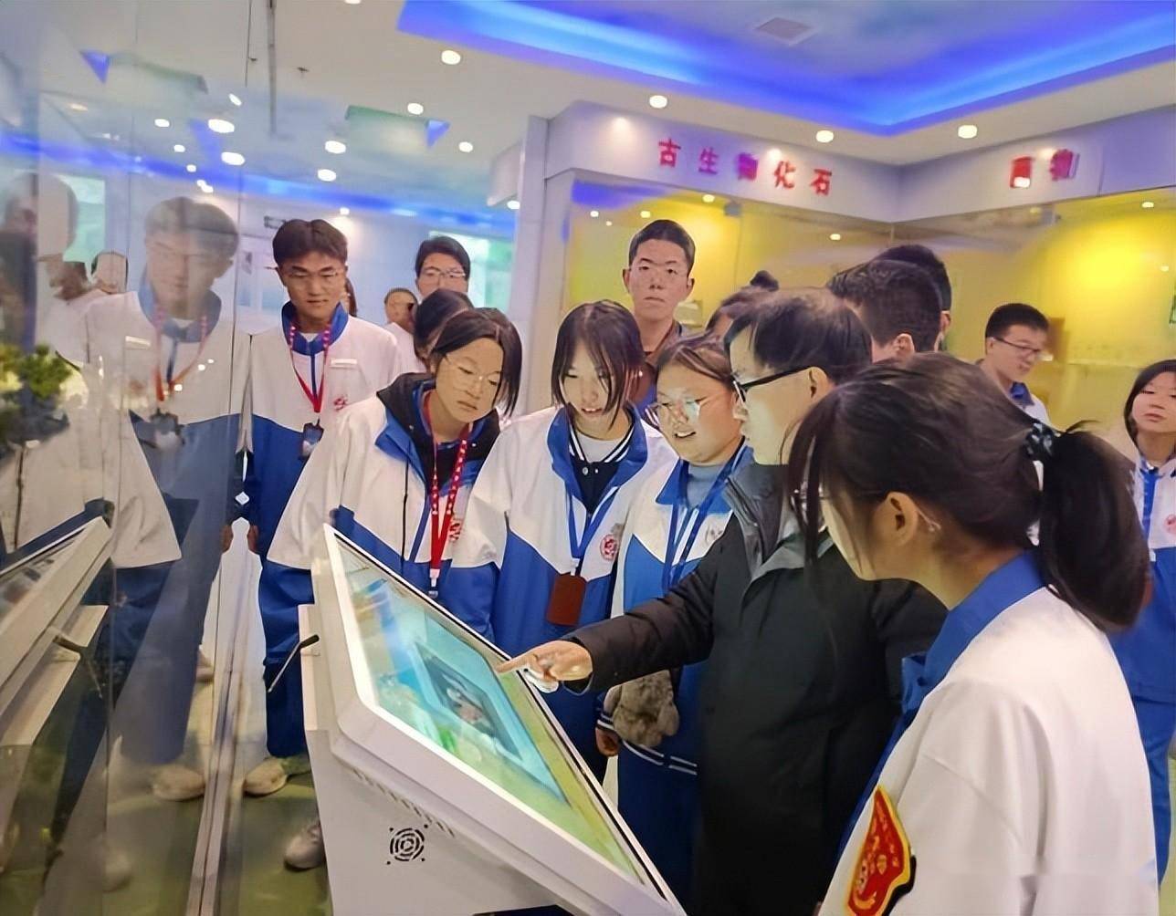 桃源二中:保护母亲河 争当"河小青"_活动_师生_意识