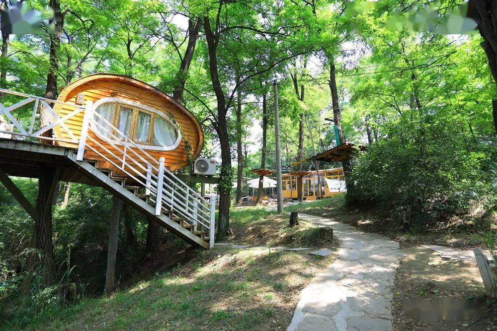 宜君县加快推进康养和旅游产业发展,通过新建,改造,修缮特色民宿,完善