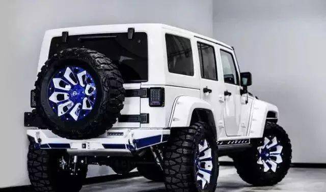 能文能武的硬汉车,白色jeep牧马人爆改!