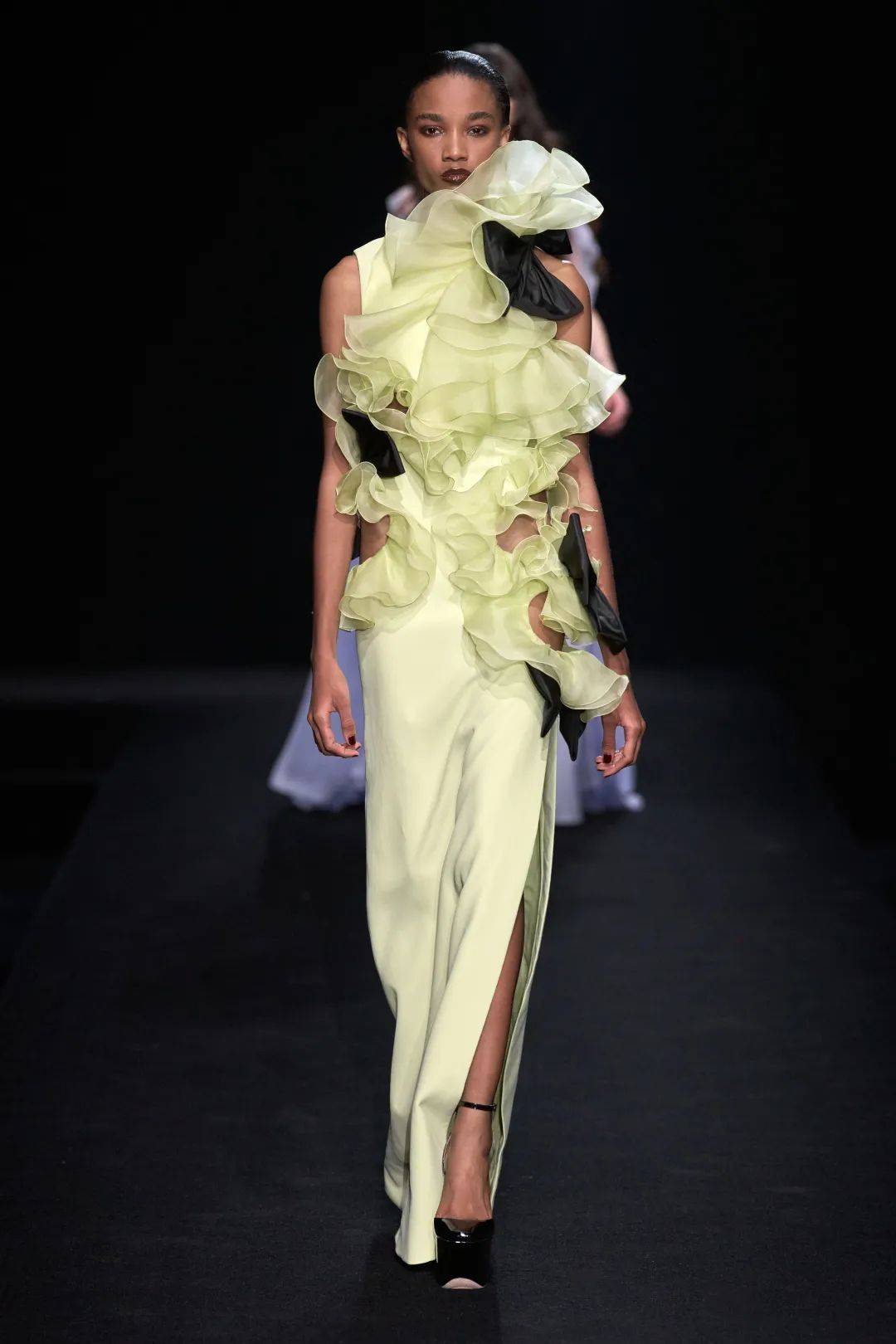 刘亦菲的马卡龙礼服裙,跟着春天一起来了!_色彩_系列_春夏