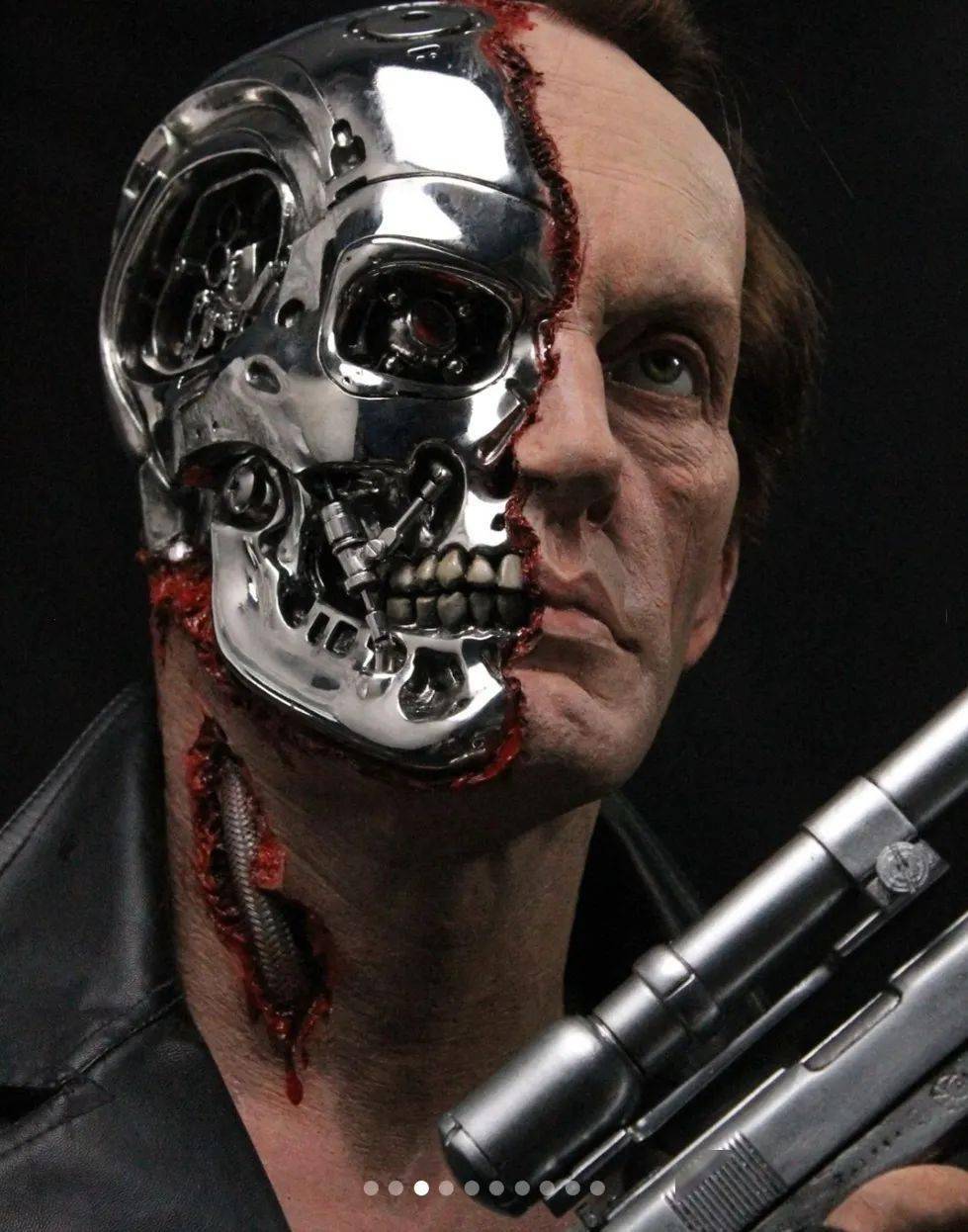 但是后来改成了施瓦辛格,而兰斯·亨利克森则饰演了其中的警探hal