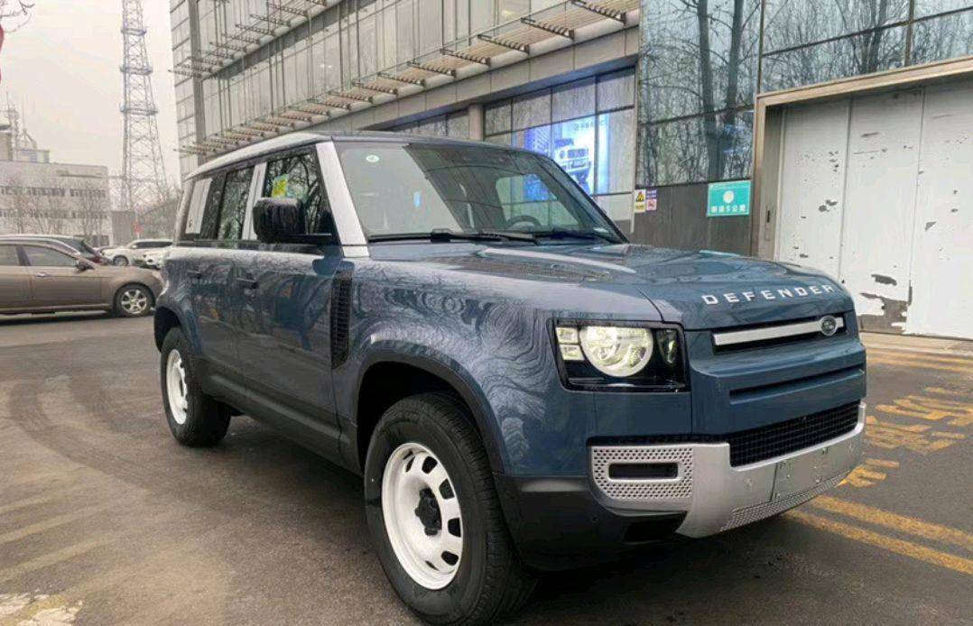 "最便宜"路虎卫士抵达港口,铁轮毂 2.