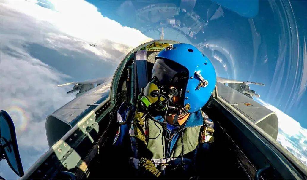 今天,再一次呼叫81192,请返航!_王伟_飞行员_海军部队