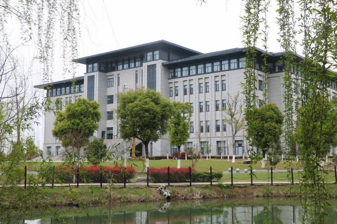 镇江一所大学恢复对外开放_校园_市民_丹阳