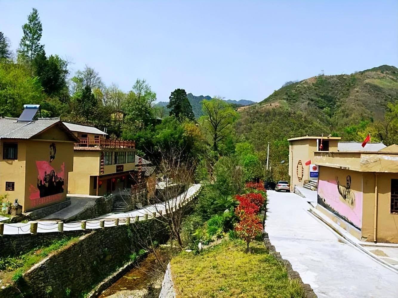 村,位于康县岸门口古村康养旅游区内岸门口古村康养旅游区—朱家沟为