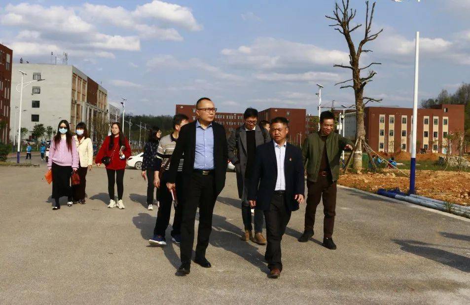 结对帮扶共成长 携手并进促提升——禅城实验高中与黎平县第三中学