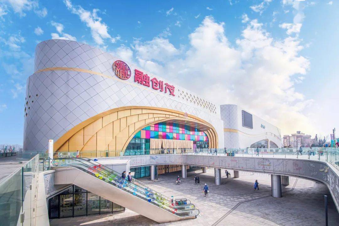 在成都环球中心西区,集合了娱乐体验为主的多元业态矩阵,有以"航空"为