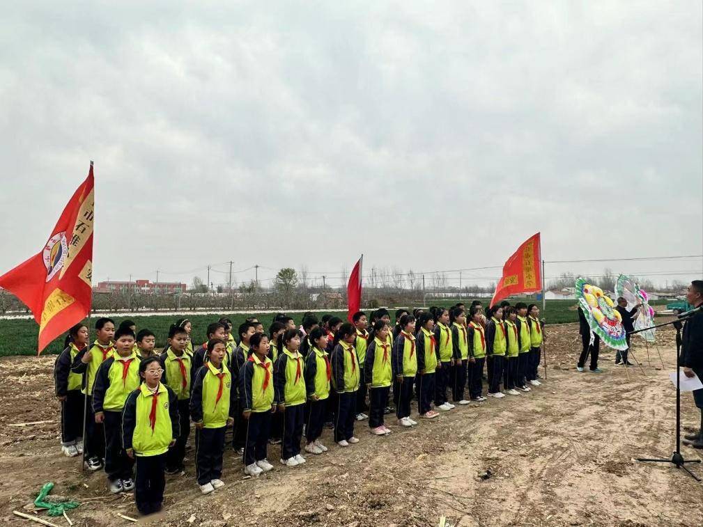 新时代文明实践·缅怀革命先烈,传承红色基因——石堆镇小学举行清明