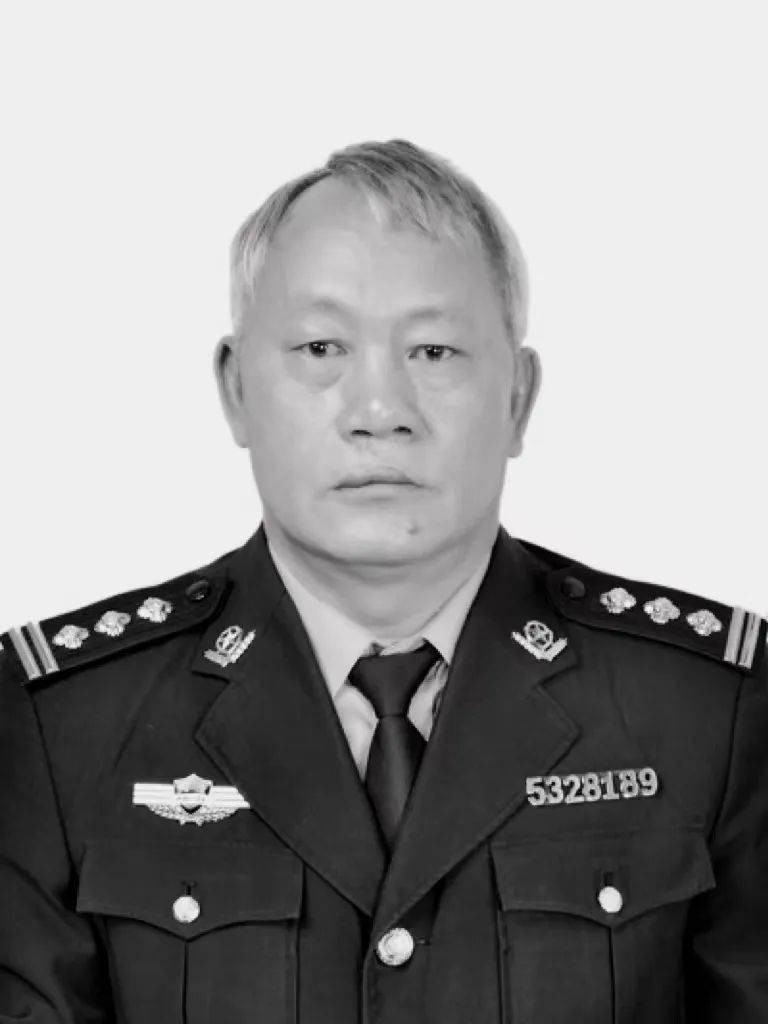在云南省小龙潭监狱,要说监管一线响当当的人,同事们会想起他;遇到