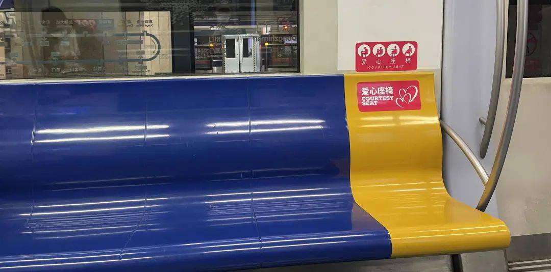 一孕妇乘北京地铁没人给让座,"爱心专座"能否"专用"?_乘客_座椅_沟通