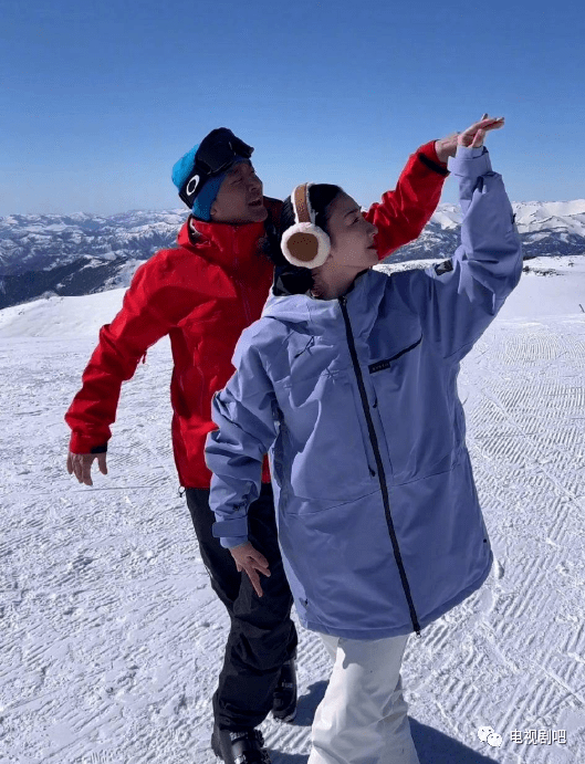 黄奕印小天雪山跳蒙古舞 二人心有灵犀动作优雅_视频_来源_娱乐