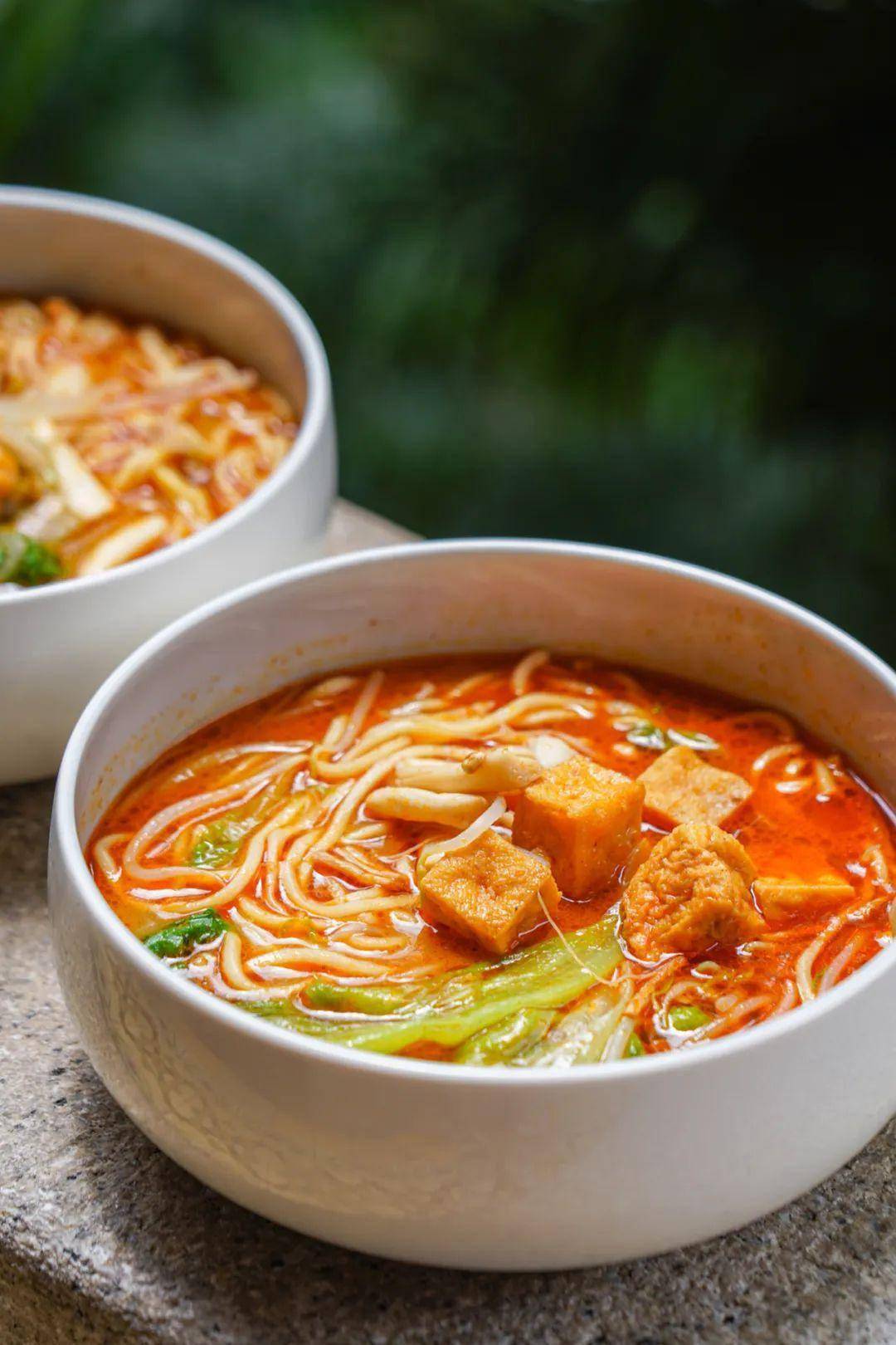 要知道"沙茶"的鲜味来自鱼虾葱蒜,在佛门须一概免除,但南普陀寺的素