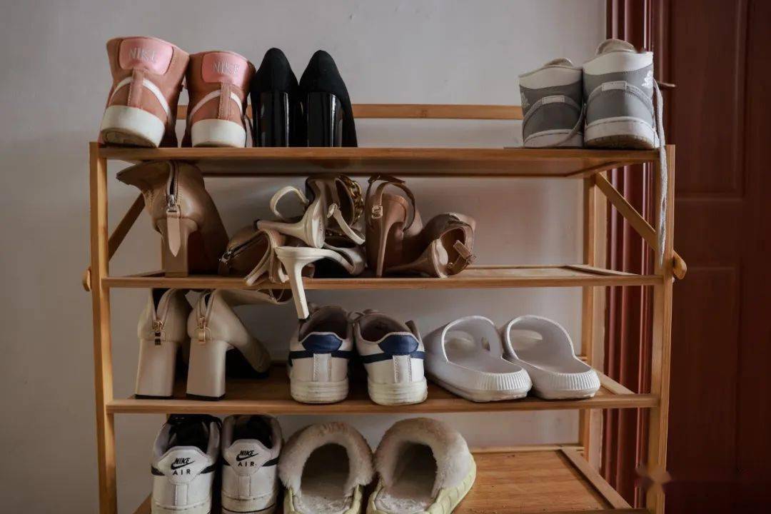 00后女孩 守护陵园_冉明珠_殡葬_专业